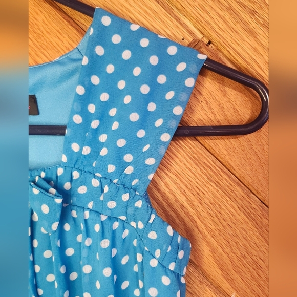 Amy Byer blue polka dot sleeveless blouse with bow size medium - Picture 3 of 10